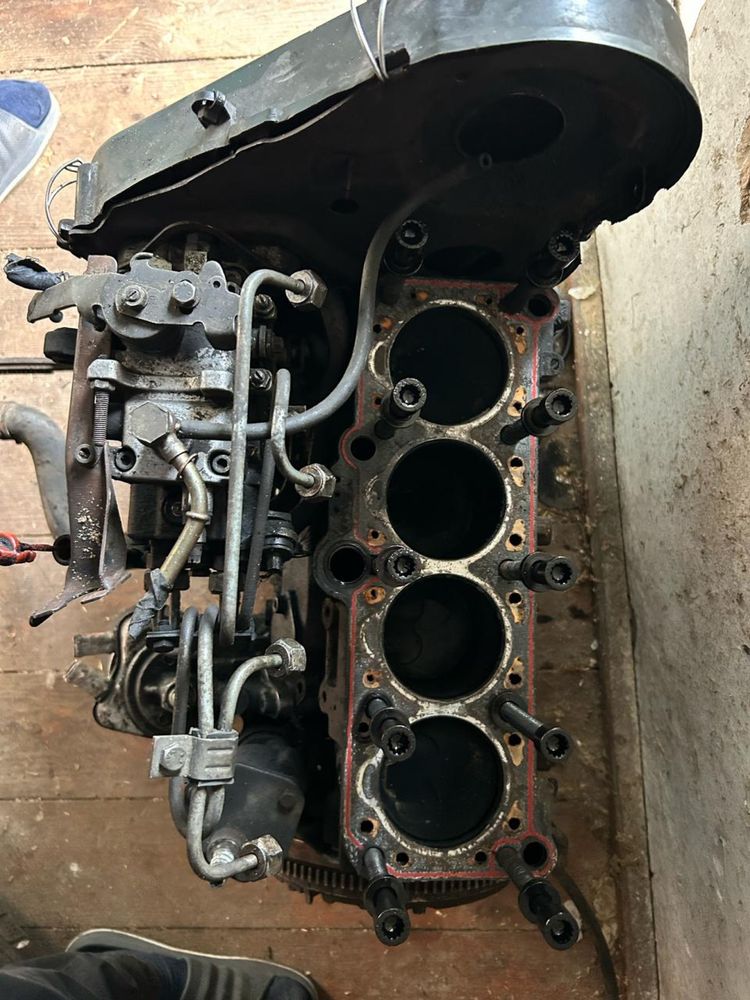 Мотор 1.6 гольф продам по запчастям