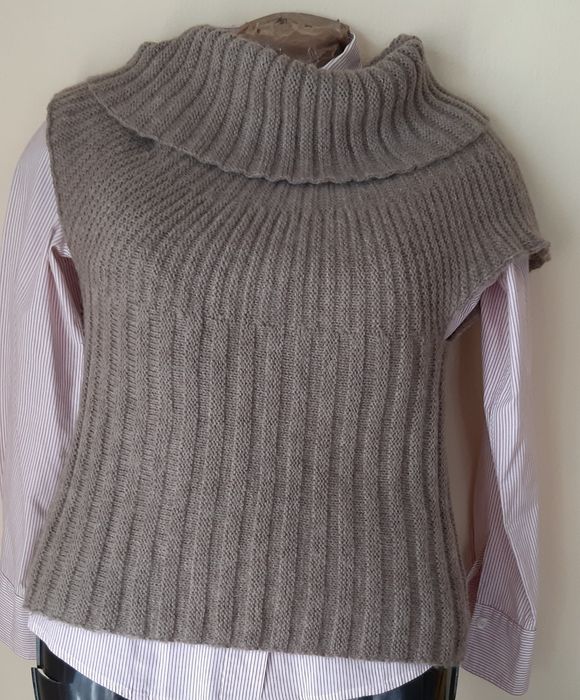 Sweter ciepły golf beżowy- rozmiar rozmiar S / M