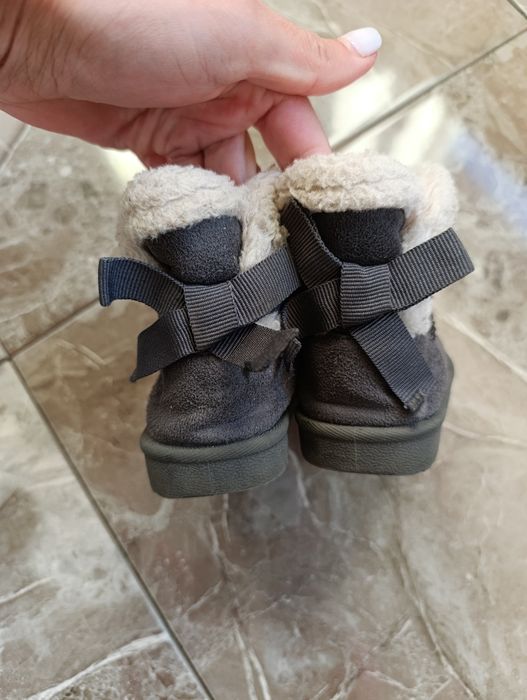 Дитячі чобітки( уги)