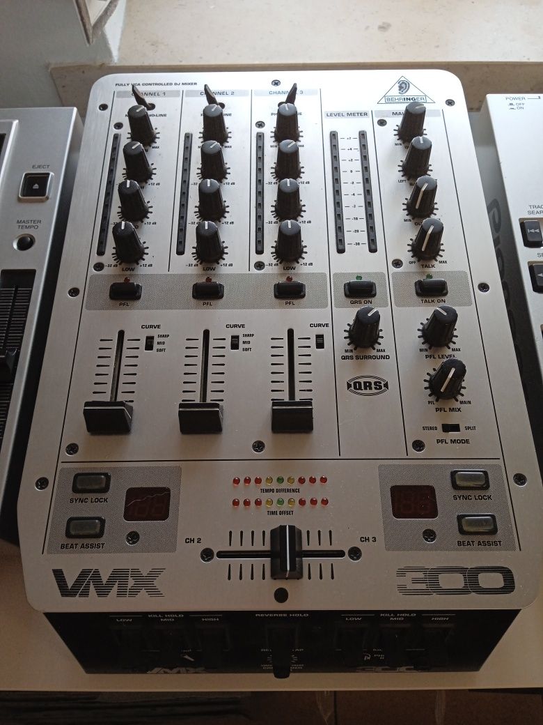2 Pioneer CDJ100 + Mixer Behringer
