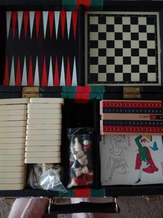 mala de pele com jogos clássicos