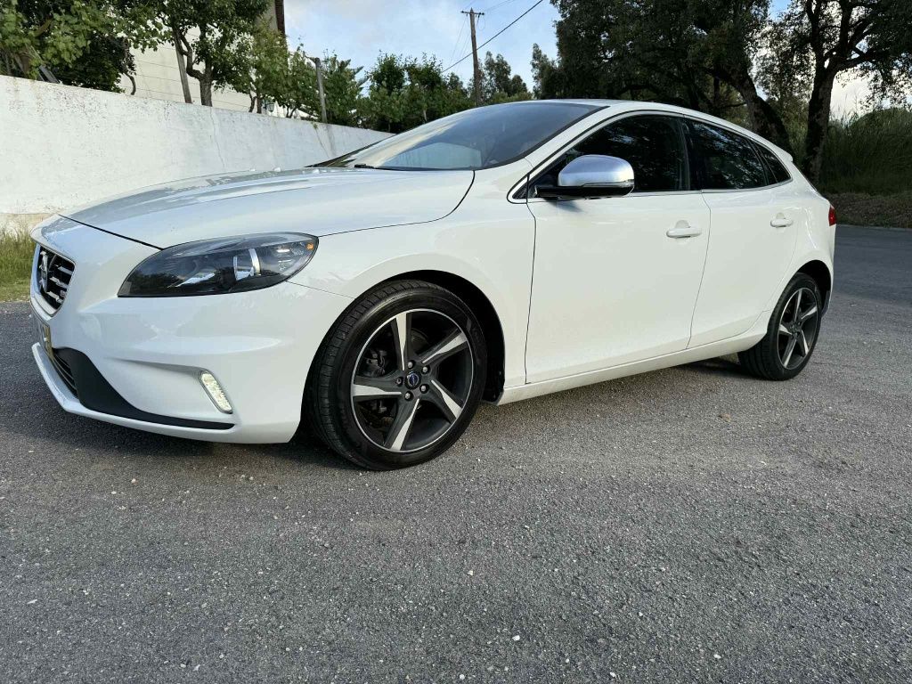 Volvo v40 D2 R-Design