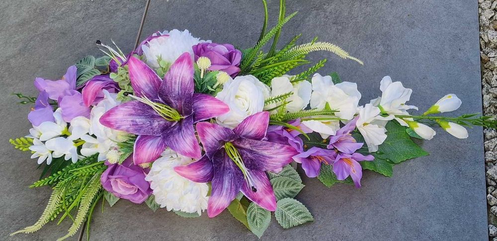Kompozycja kwiatowa na grób cmentarz stroik ikebana Z128