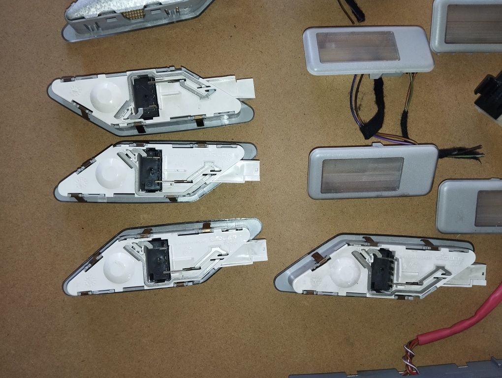 BMW E36 Lampki szare zwykłe w podsufitkę słupki lampki C jupiterek