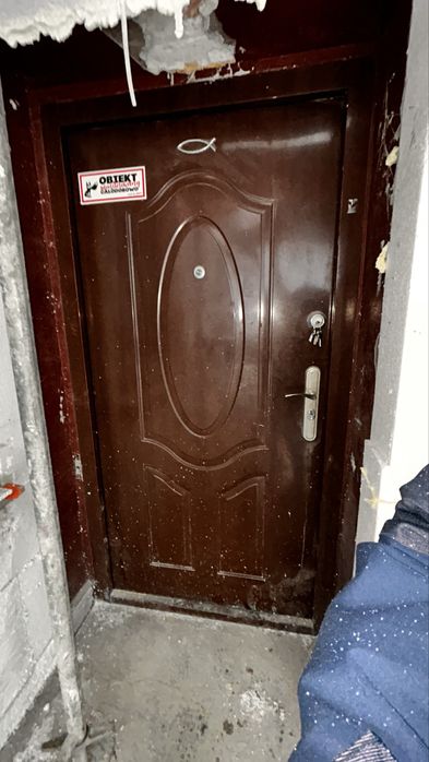 Drzwi wejsciowe zewnetrzne do domu mieszkania szopki