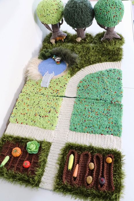 Вʼязані килимки для сюжетних ігор малечі