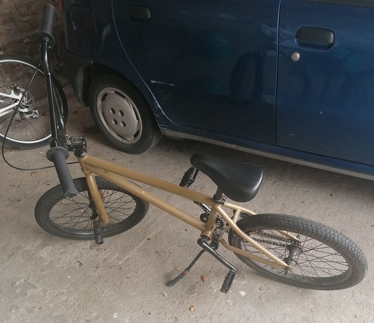 Bicicleta BMX, como nova, dentro da garantia.