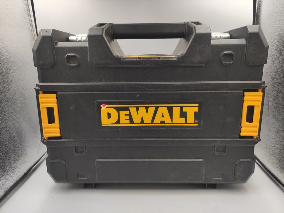 Na Lewara Laser 3-wiązkowy 3D DeWalt DCE089G