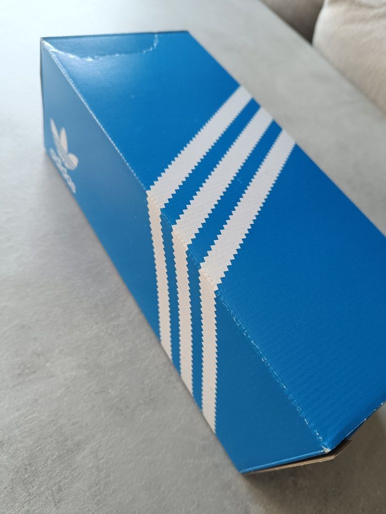 Chinelos novos Adidas Adilette 38