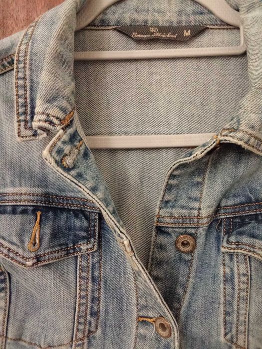 Casacos de ganga e capa.