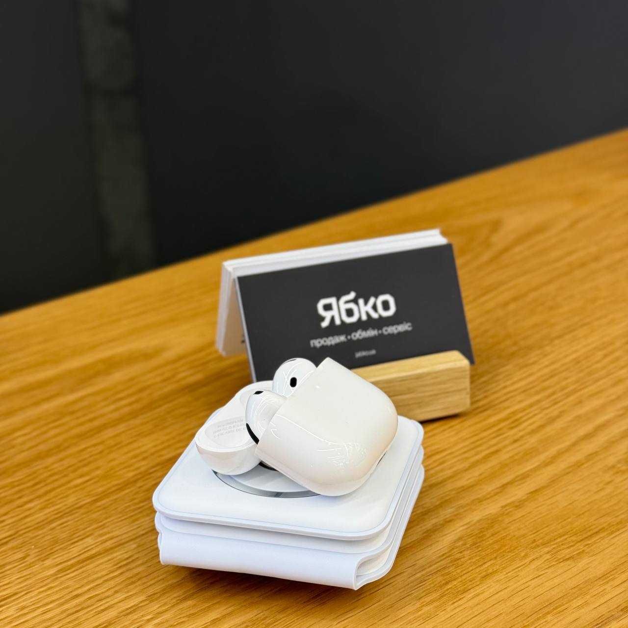 Навушники Apple AirPods 4 with Active Noise Cancellation (2024) used