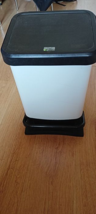 Kosz na śmieci z pedalem Rotho PASO 20l biały