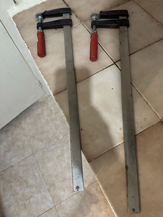 Grampos de 50 cm.