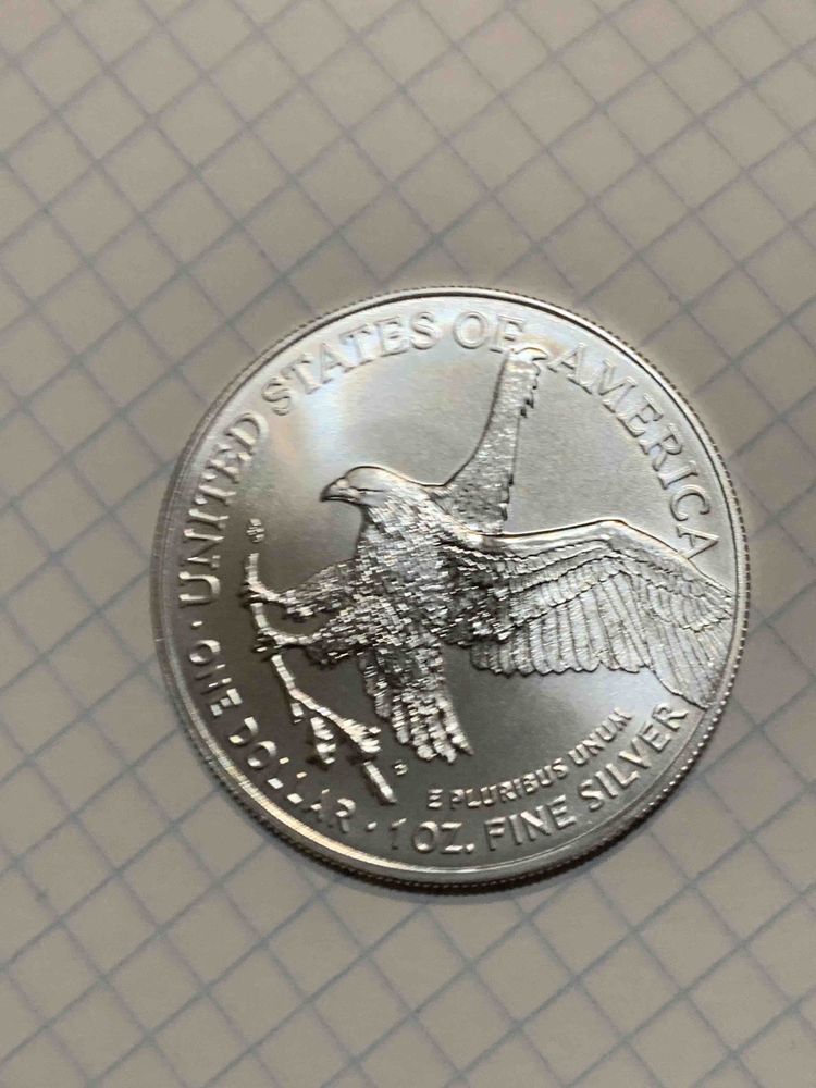 Срібло крокуюча свобод 2023 срібні монети інвестаційне срібло слитки