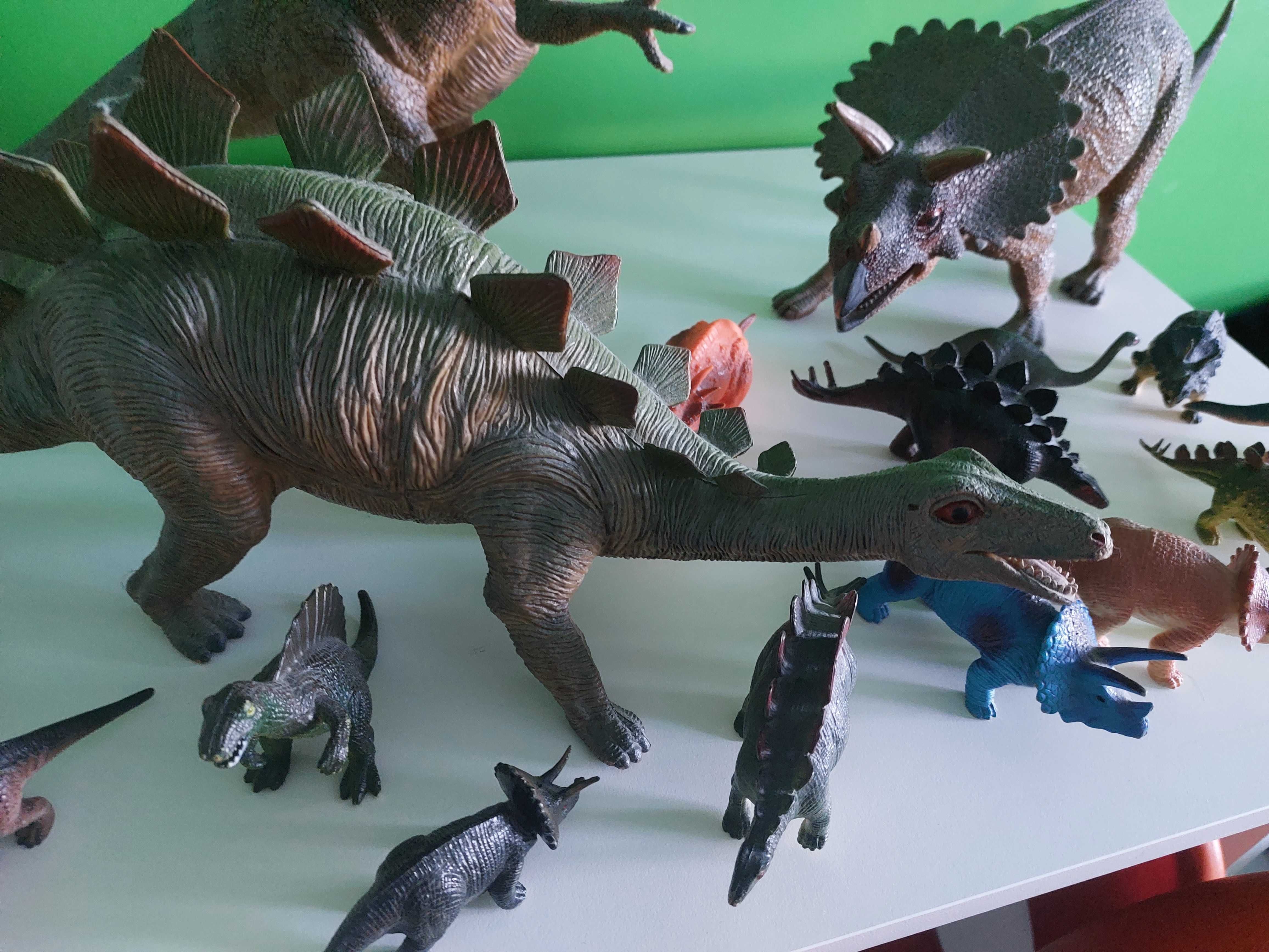 Dinozaury zabawki