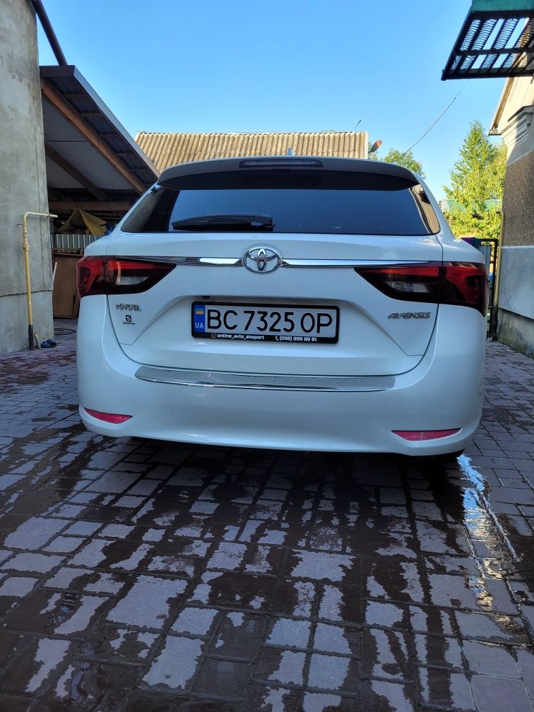 Toyota avensis 2015