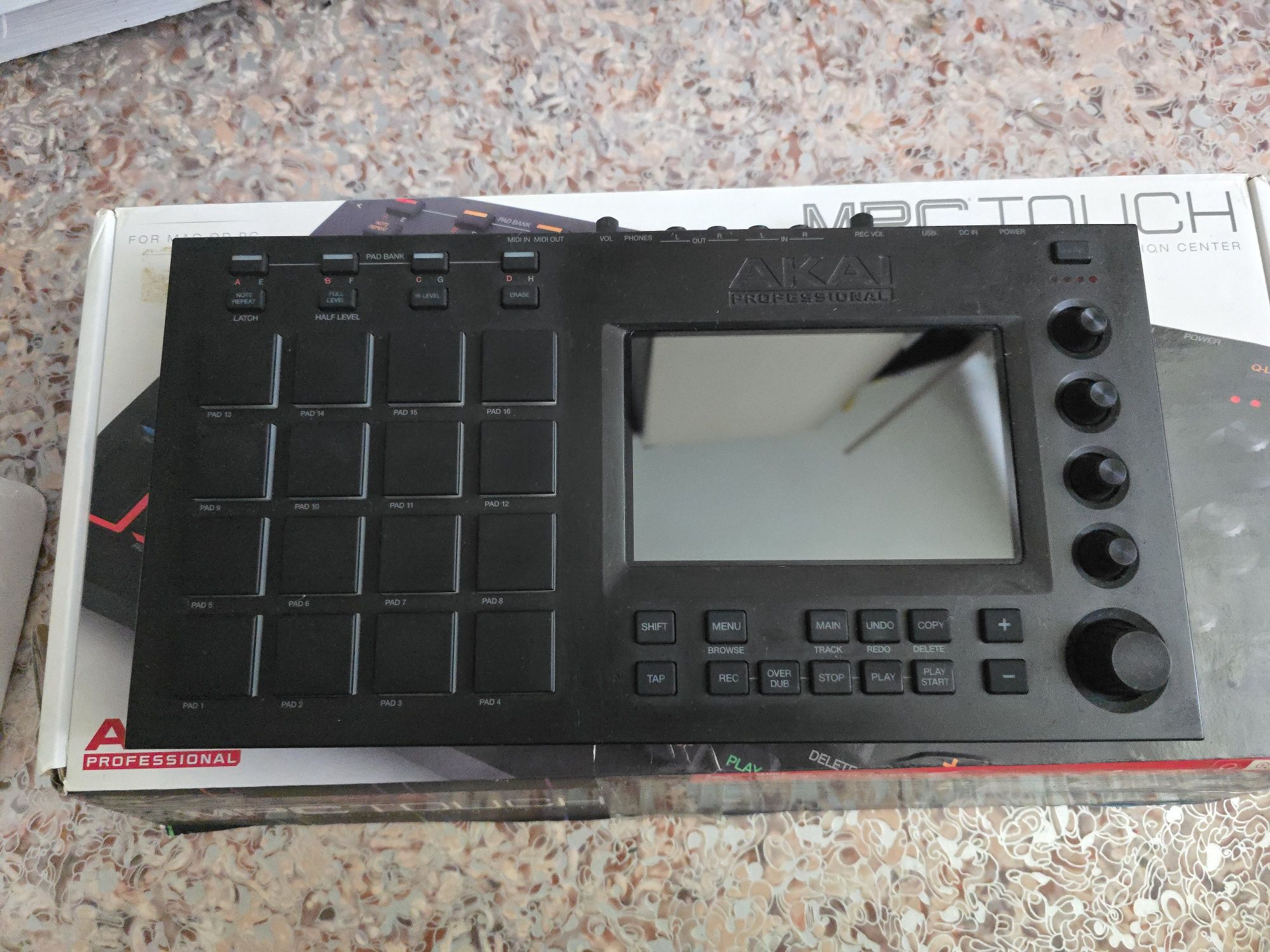 Akai mpc Touch музична портативна студія