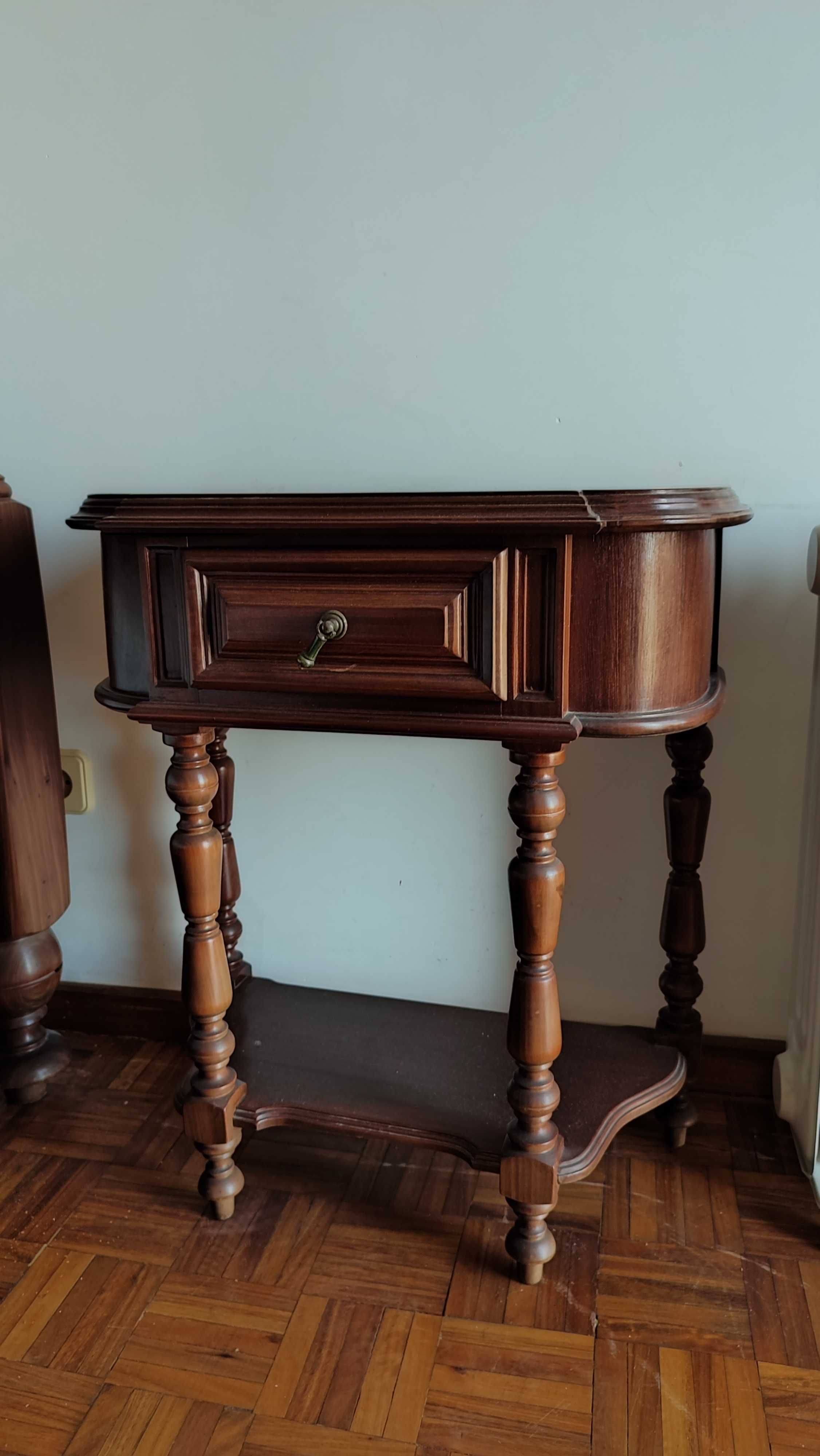 Quarto de casal em madeira maciça
