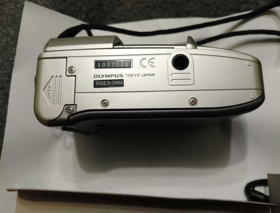 Японский фотоаппарат Olympus Superzoom 80s