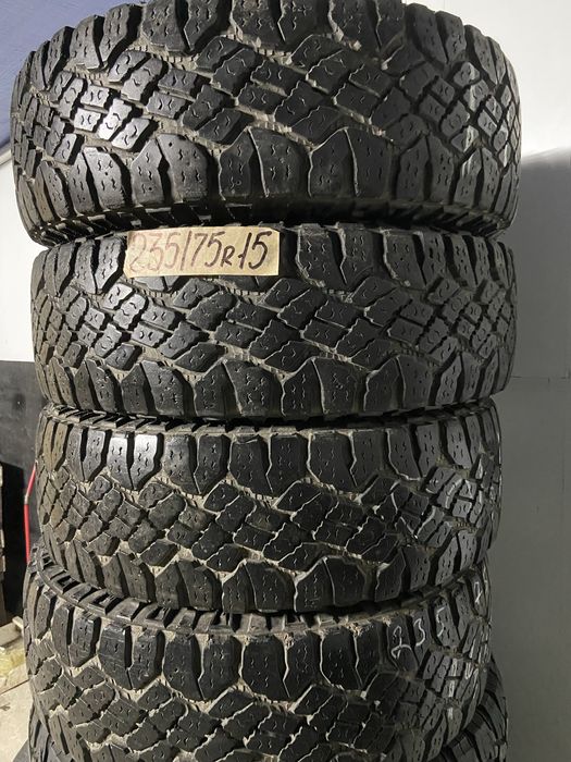 Шини Р 15 235/75,  болото,М/Т ,комплекти,пари.