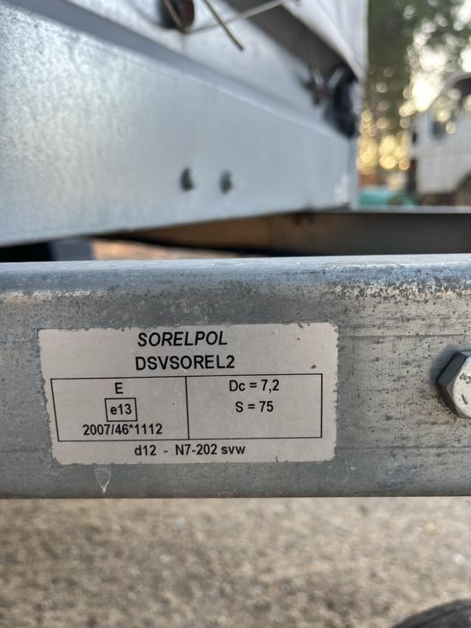 Reboque para carga fechado