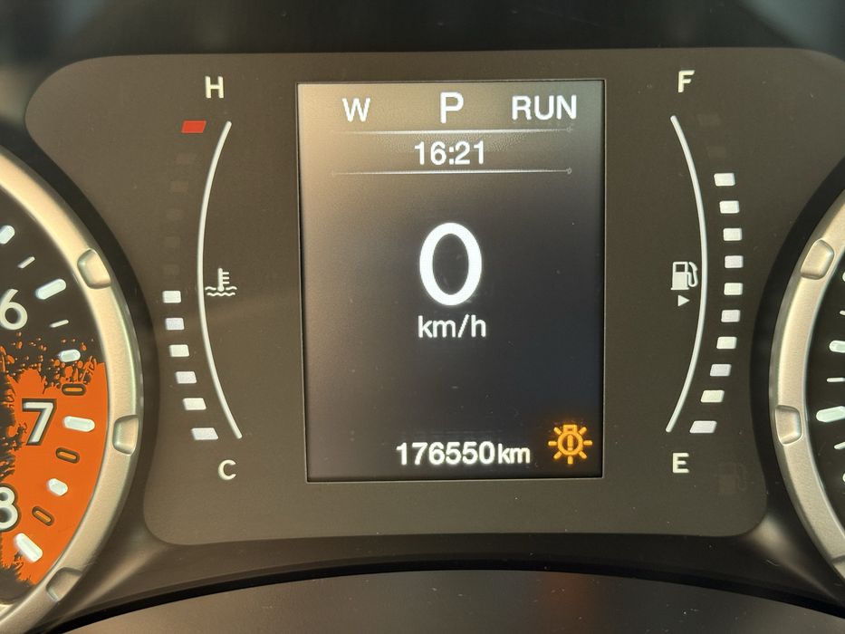 Білий Jeep Renegade Sport 2016 року