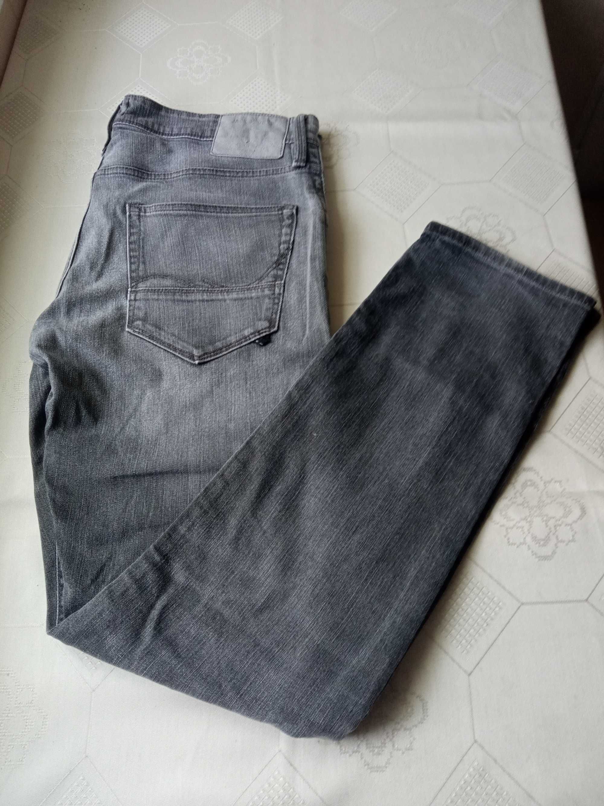 Jack & Jones męskie spodnie jeans r 34-32 pas 86-92cm