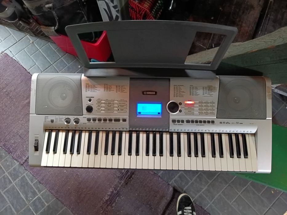 Piano teclado Yamaha