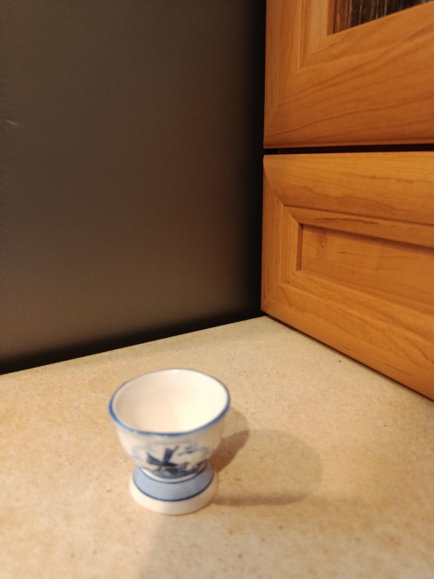 Śliczny stary kieliszek do jaj porcelana Delft