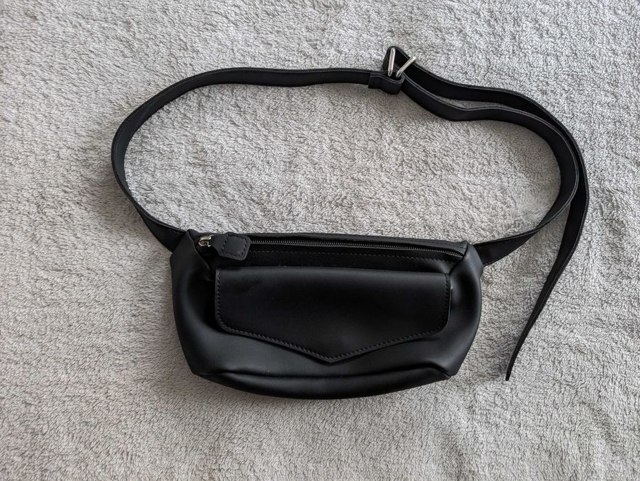 Czarna elegancka skórzana torebka nerka saszetka Cropp skaj jak nowa