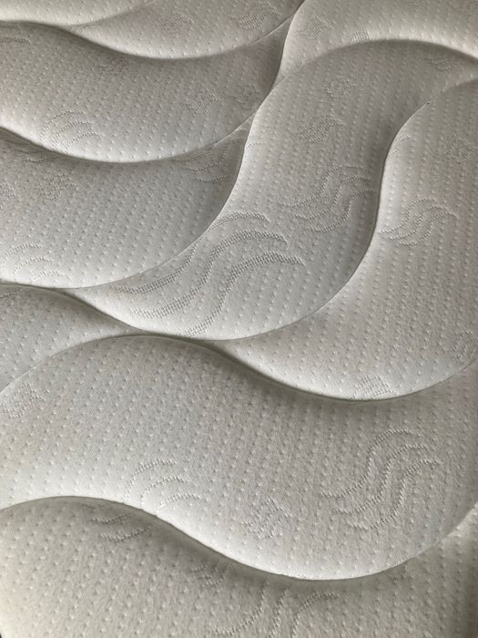 Cama com colchão menos de 2 anos de uso