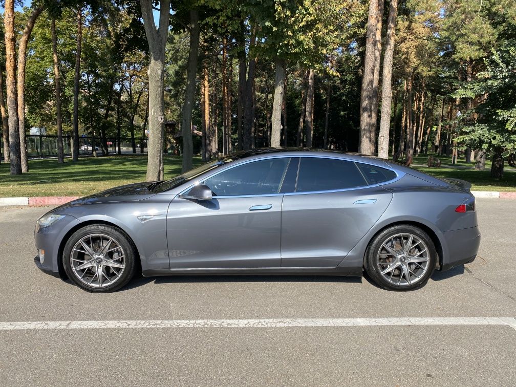 Tesla Model S Performance