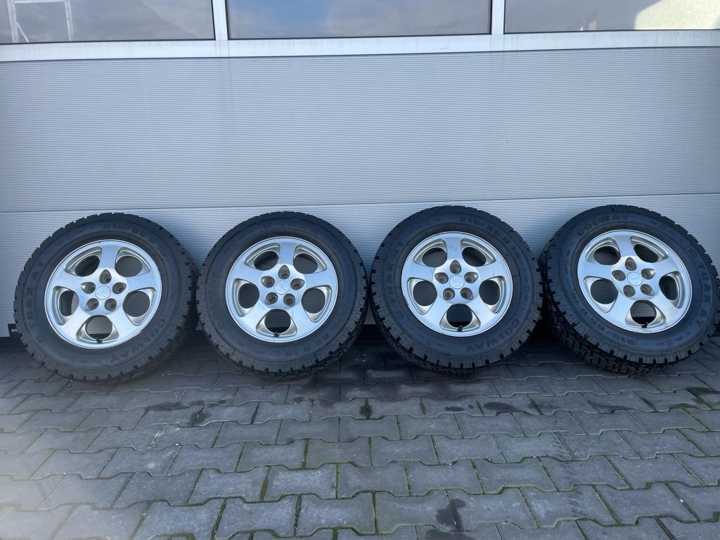 Felgi 5x114,3 R16 z oponami terenowymi 215/65 R16 MITSUBISHI Pajero