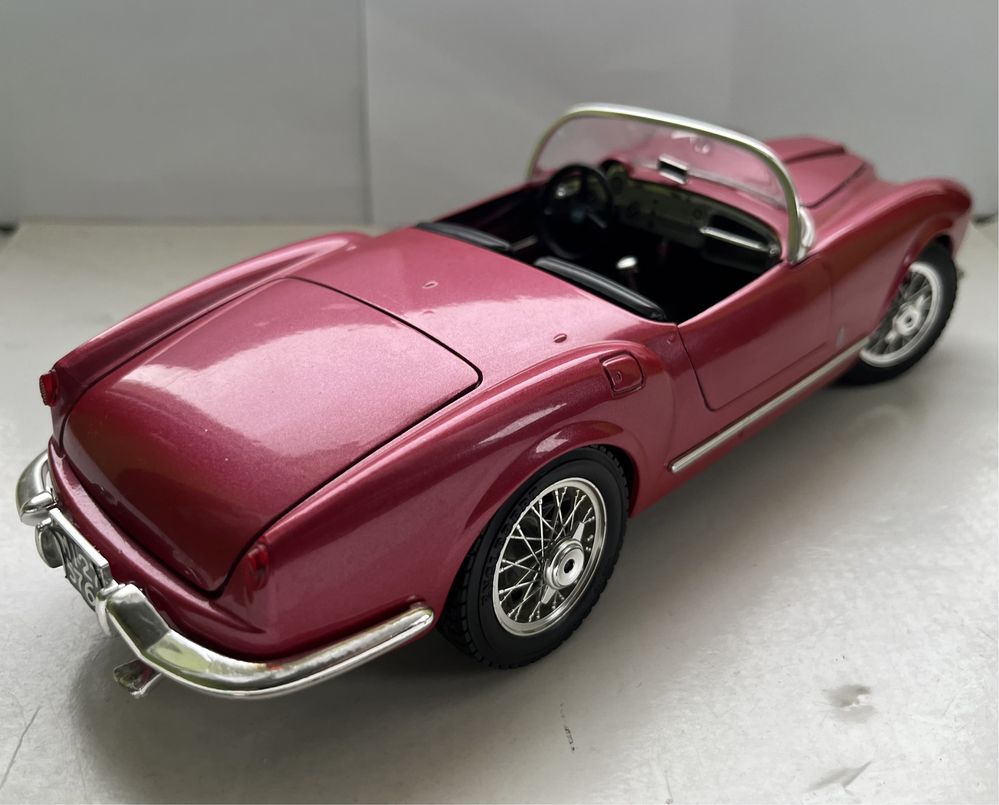 Model samochodu w skali 1:18 Lancia Aurelia B24 Spider Bburago Burago