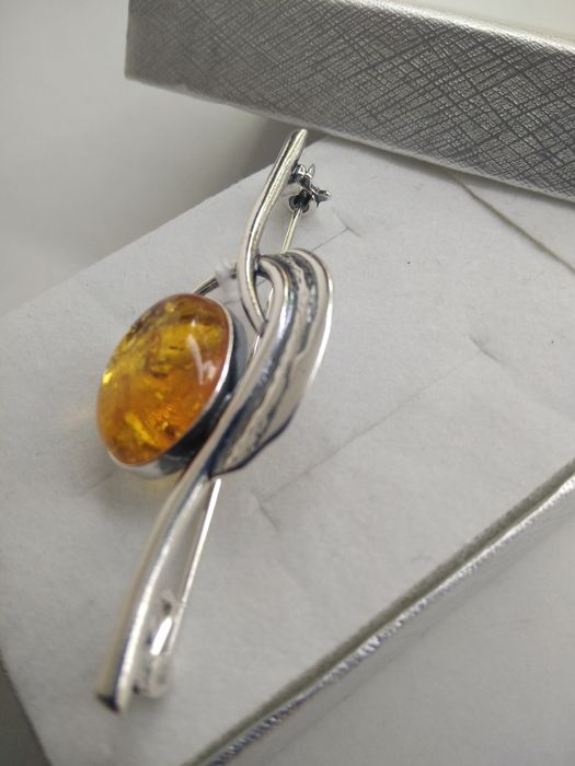 Srebrna elegancka broszka z bursztynem srebro 925  949
