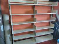 Estantes de oarede em chapa para livros