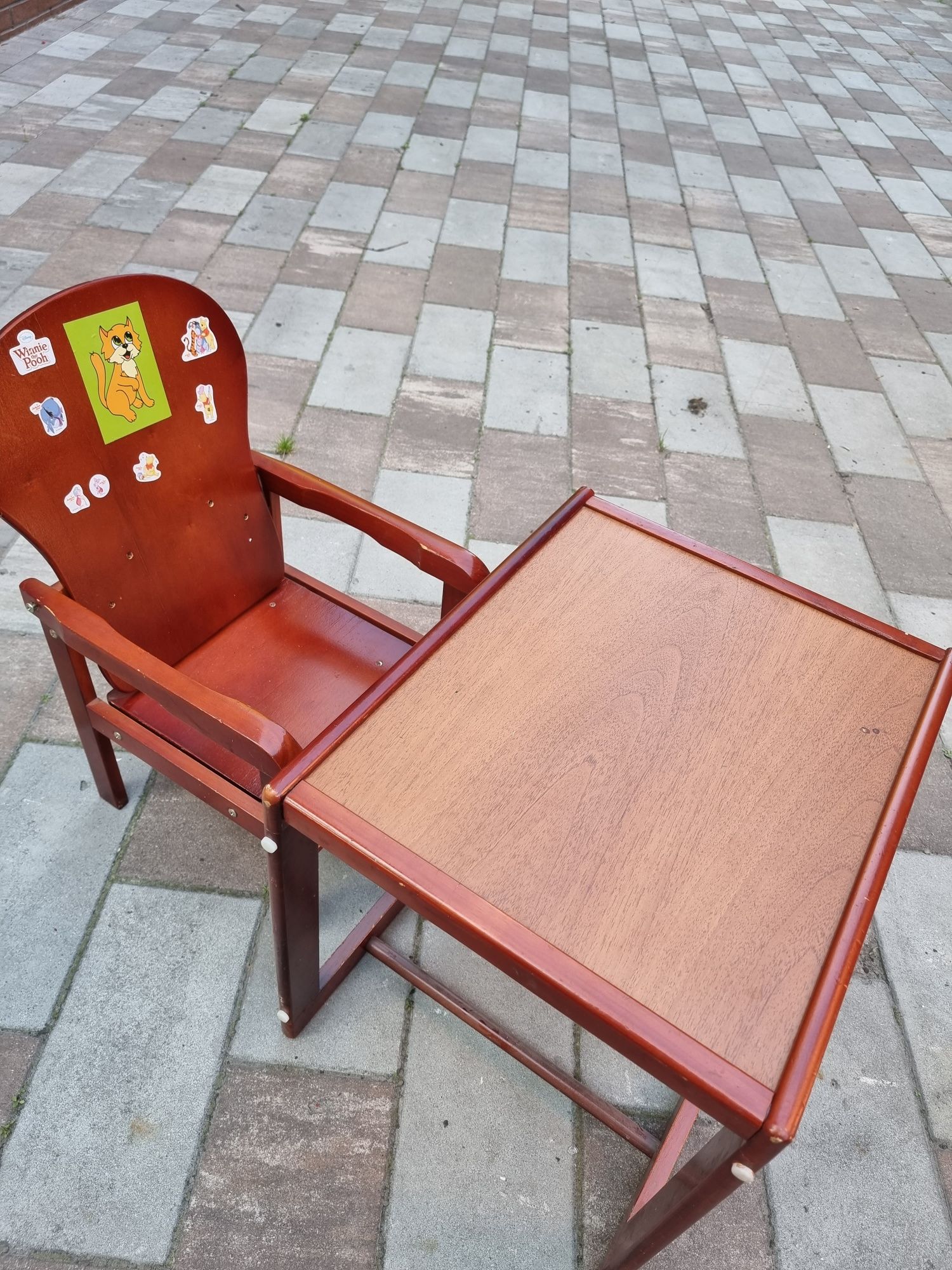Столик та стілець