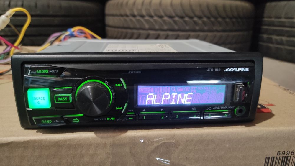 Автомагнитола Alpine UTE-81R