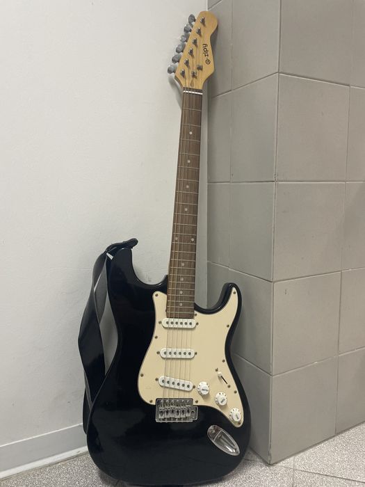 Guitarra elétrica e-Zipy c/ amplificador