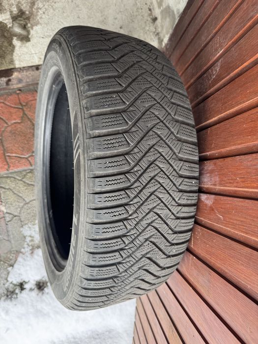 Шини зимові Laufenn 215/55 R17 98V