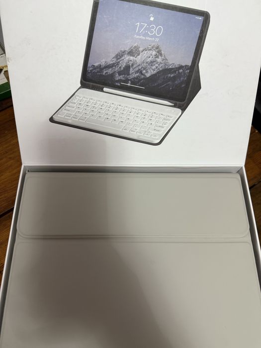 Чохол-клавіатура