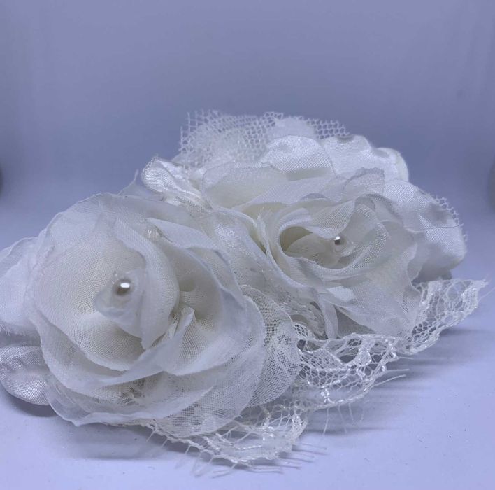 Nowa Spinka Ślubna Ivory Kwiaty - Subtelna Ozdoba do Włosów z Koronką