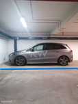 Vende-se lugar de estacionamento, com 12,5m2, na Av. Columbano Bordalo