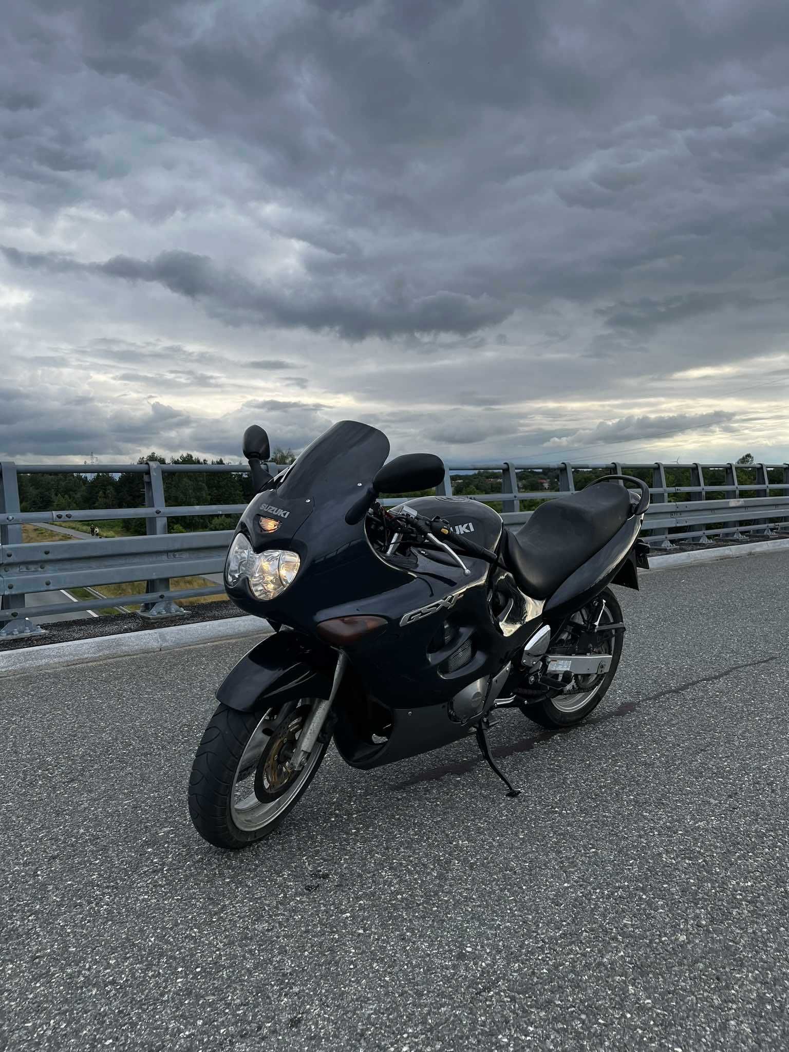 **Sprzedam Suzuki GSX600F**