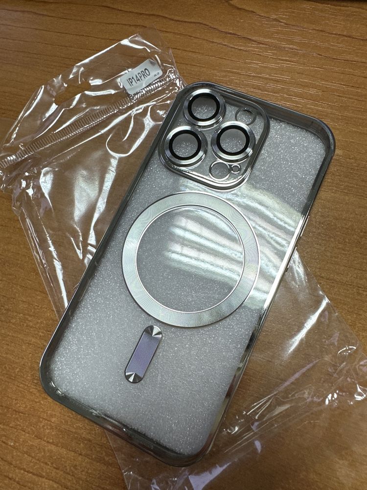 Чохол на iphone 14 pro з срібним обідуом та захистом камер