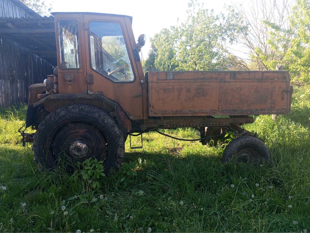 Продам трактор Т16