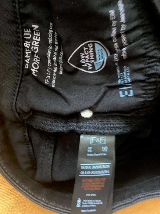 НОВІ чорні вузькі джинси на 42-48розм.