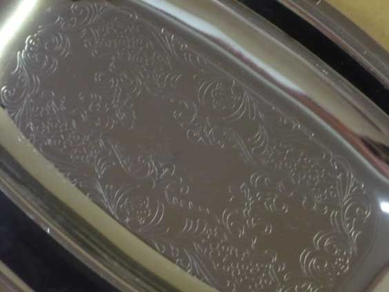 Par de pequenas travessas de metal