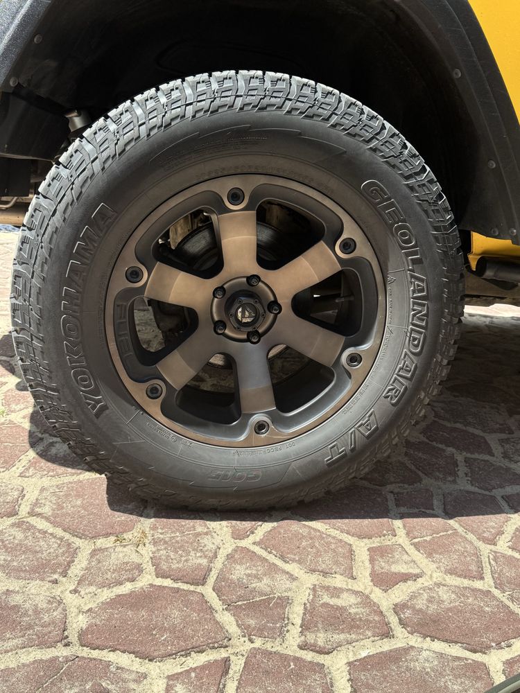 5 szt Felgi R20 plus Opony Yokochama 325/20/60 na Jeep