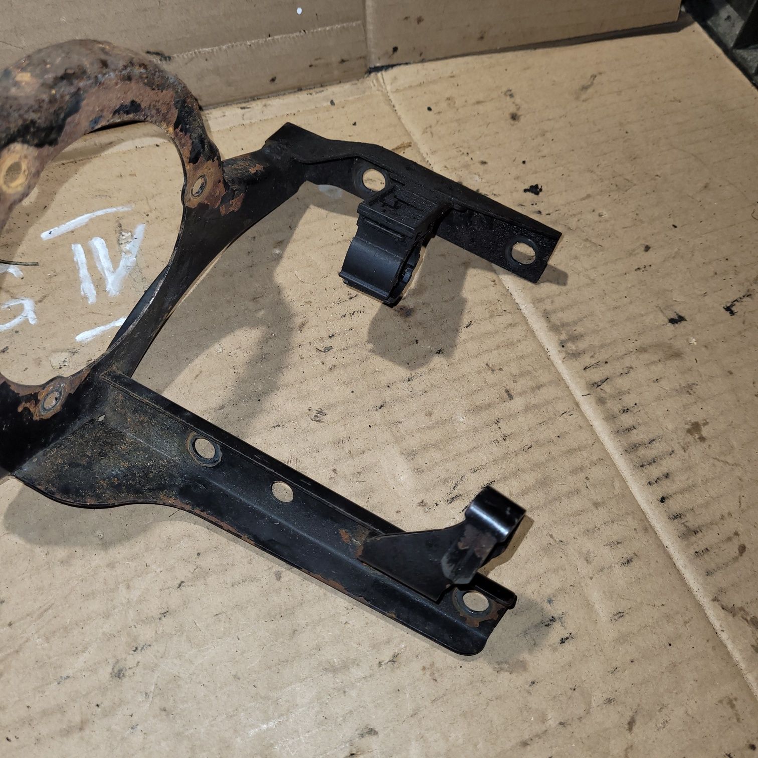 Łapa mocowanie pompy powietrzna wtórnego vw golf IV Audi a3 8l 1.6SR
